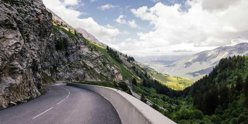 台湾5G专网建设驱动产业变革：硬件升级与ICT融合的数字化转型案例研究