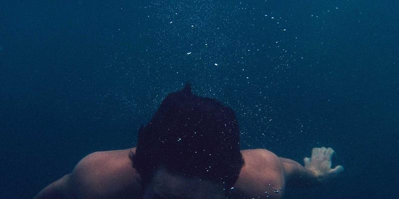 台湾如何成为全球电动车供应链的关键枢纽？从电池管理到车用半导体的科技布局解析